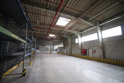 Attraktive Fertigungs-/Logistikhalle mit Büroflächen in Eisenach zu vermieten - Bahnanschluss