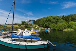 Zeulenrodaer Meer: Blick auf Bio-Seehotel