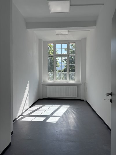 Großzügige Werkstatteinheit im Erdgeschoss mit Anfahrrampe im Gebäude Forum 1 zu vermieten
