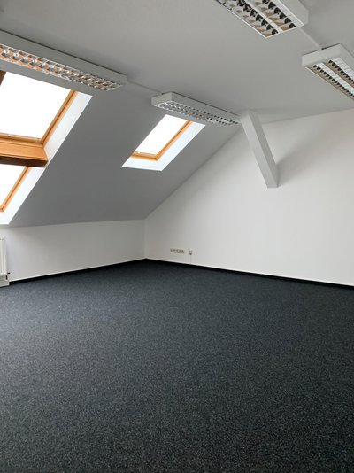 Attraktive, helle Büroeinheit im DG des Gebäudes Forum 1 im Industriegebiet Rudolstadt-Schwarza