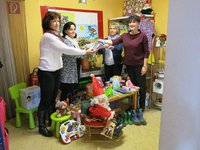20 Spendenkartons machen Kindern Freude