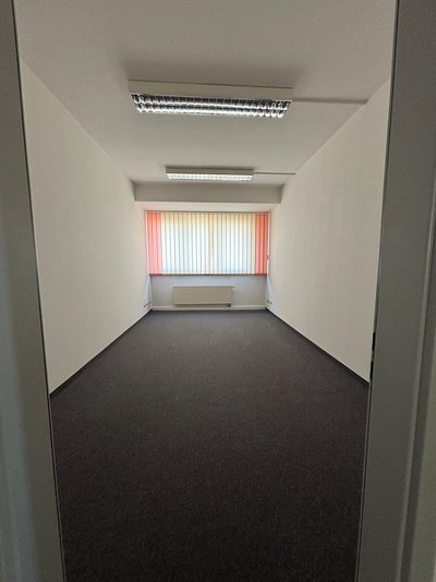 großzügige Büroeinheit im Gebäude MGB 1 im Industriegebiet Rudolstadt-Schwarza zu vermieten