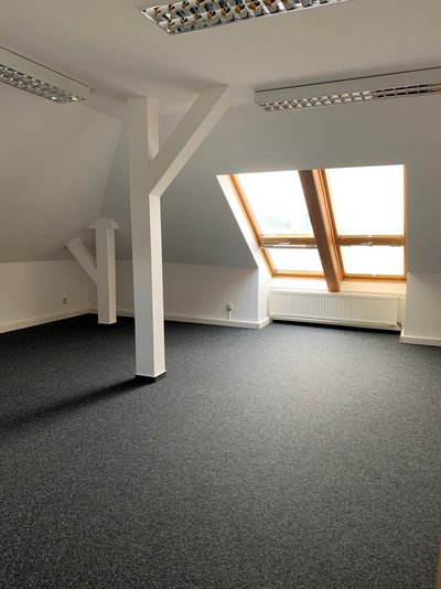 Attraktive, helle Büroeinheit im DG des Gebäudes Forum 1 im Industriegebiet Rudolstadt-Schwarza