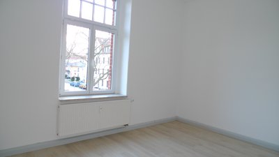 Helle Drei-Raum-Erdgeschoss-Wohnung im Reuß-Park   (MEB1.2)