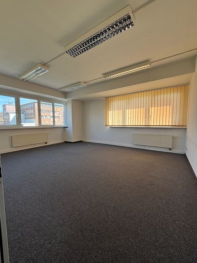 Spacious office unit for rent in building MGB 1 in the Rudolstadt-Schwarza industrial park