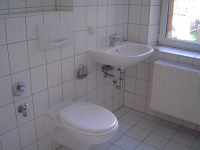 Helle Drei-Raum-Erdgeschoss-Wohnung im Reuß-Park   (MEB1.2)