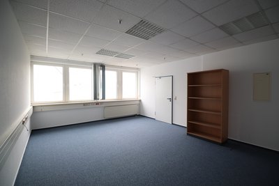 Attractive production/logistics hall with office space for rent in Eisenach - rail connection