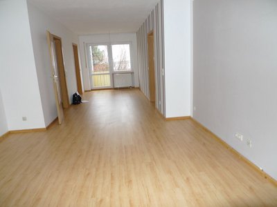 Super 3-Raum-EG-Wohnung mit 2 Balkonen!  (ME21)