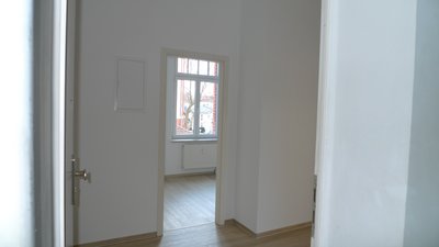 Helle Drei-Raum-Erdgeschoss-Wohnung im Reuß-Park   (MEB1.2)
