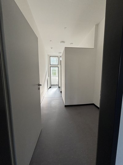 Großzügige Werkstatteinheit im Erdgeschoss mit Anfahrrampe im Gebäude Forum 1 zu vermieten