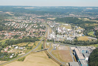 Moderne Produktionshalle mit Büro- und Sozialflächen