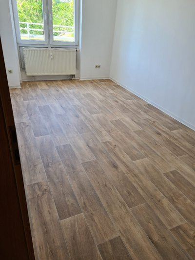 Drei-Raum-DG-Whg. mit großer Dachterrasse    (ME44)