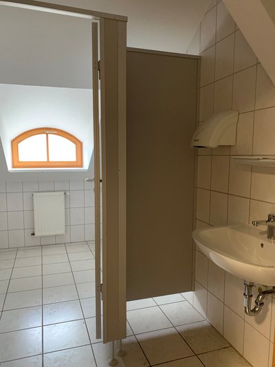 Attraktive, helle Büroeinheit im DG des Gebäudes Forum 1 im Industriegebiet Rudolstadt-Schwarza