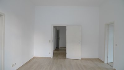 Helle Drei-Raum-Erdgeschoss-Wohnung im Reuß-Park   (MEB1.2)