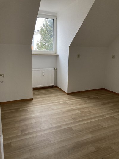 Wohnen im Dachgeschoss mit Balkon (ME22)