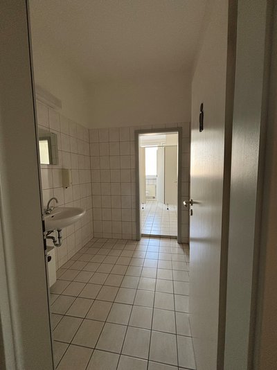 Spacious office unit for rent in building MGB 1 in the Rudolstadt-Schwarza industrial park