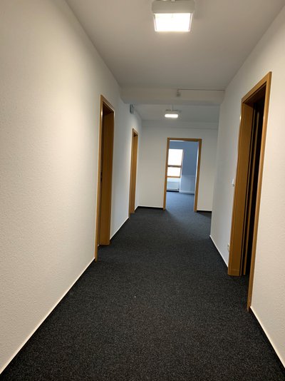 Attraktive, helle Büroeinheit im DG des Gebäudes Forum 1 im Industriegebiet Rudolstadt-Schwarza