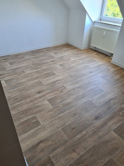 Drei-Raum-DG-Whg. mit großer Dachterrasse    (ME44)