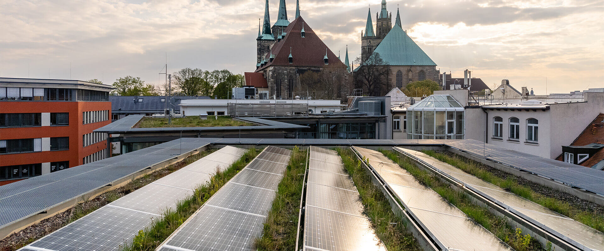 LEG grün - Solarflächen auf dem LEG-Gebäude