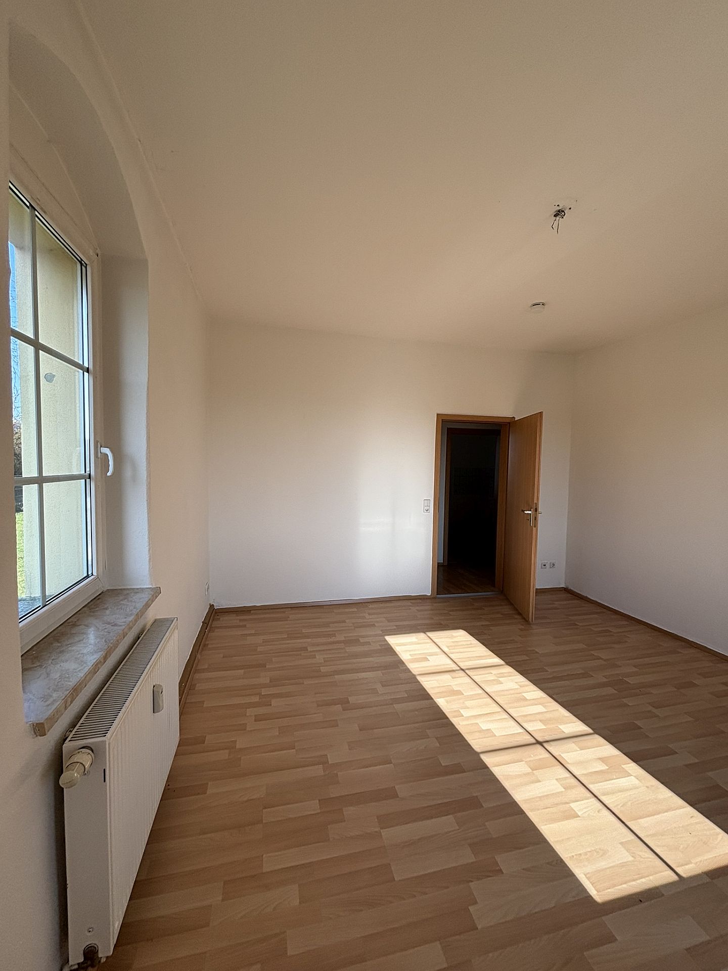 Ansicht Wohn-und Schlafzimmer zur Tür, Dornburg, Friedrich-Ludwig-Jahn-Straße 6_ME 02