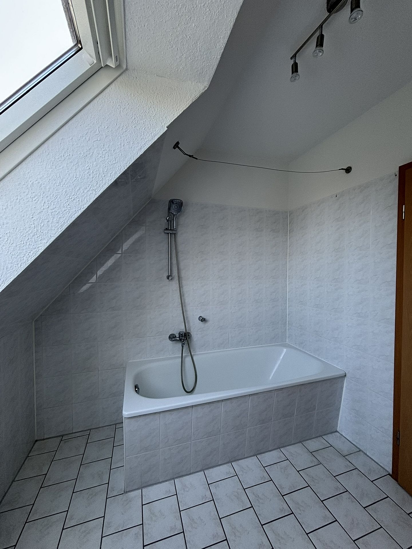 Ansicht 1 Bad, Schöngleina, Am Siebenhügel 30 ME 06