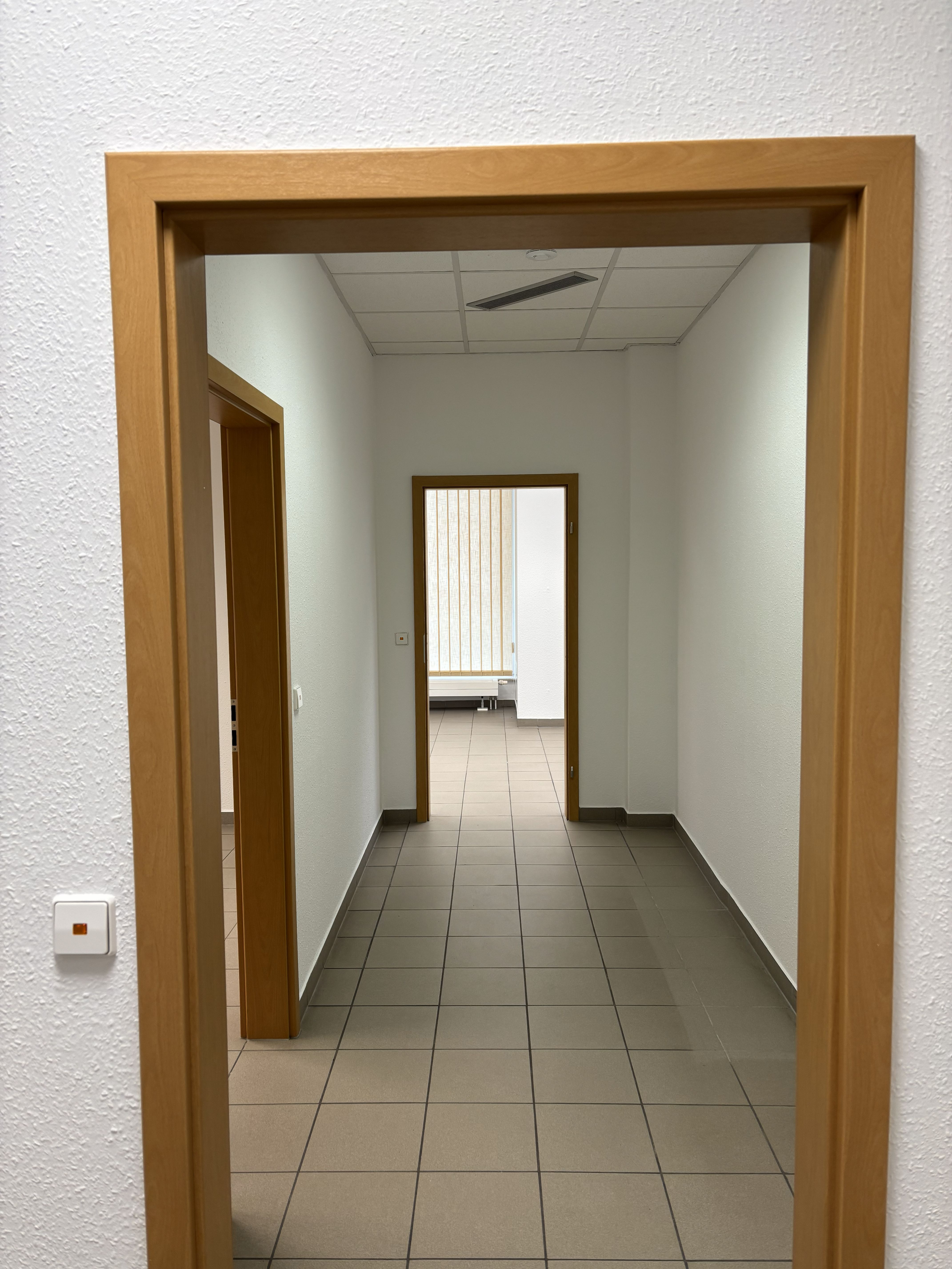 View of bright office and commercial space in a central location (G87 EG)