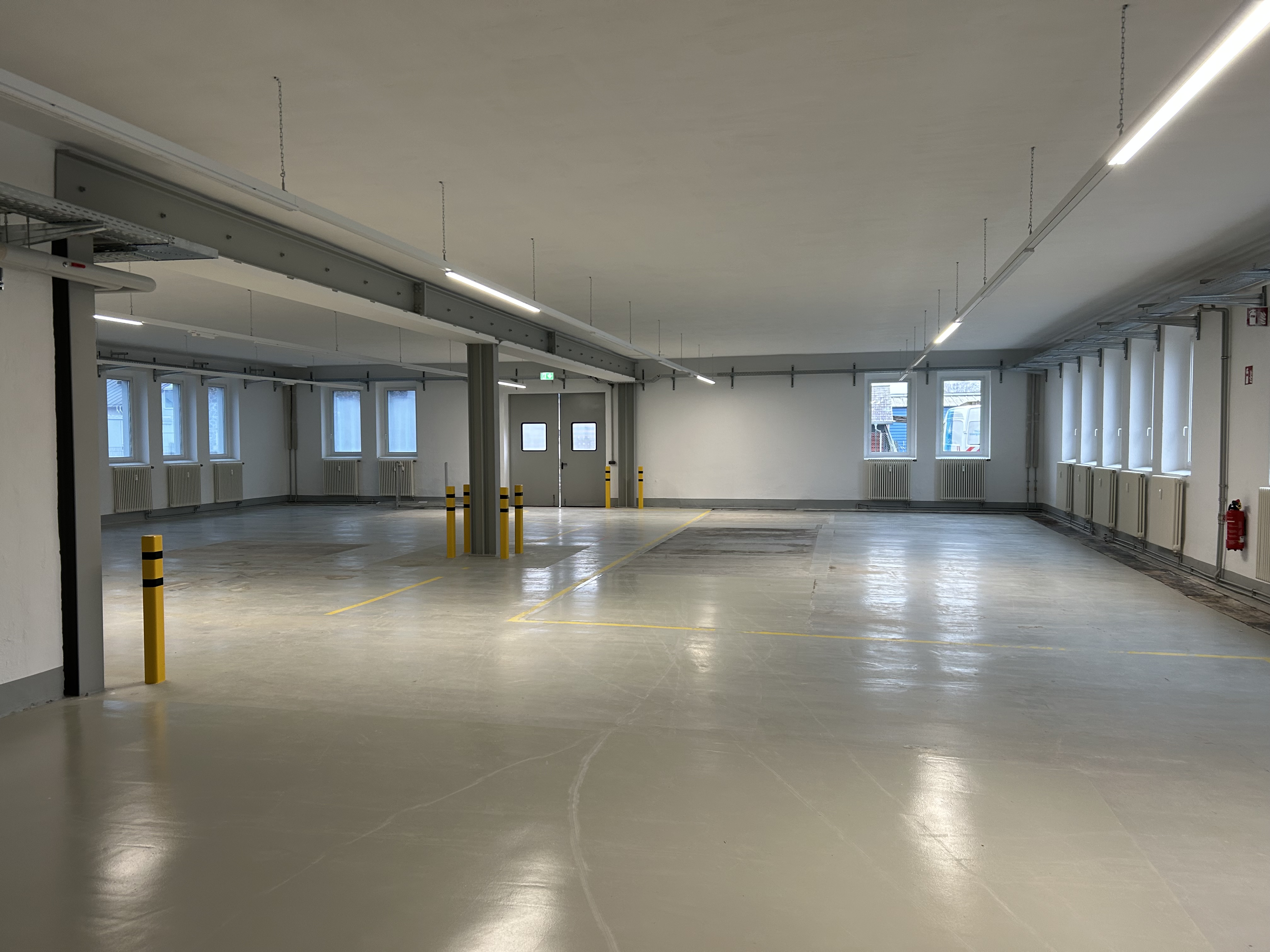 View of attractive administrative, production and storage space in the GE Tridelta Neuhaus-Schierschnitz
