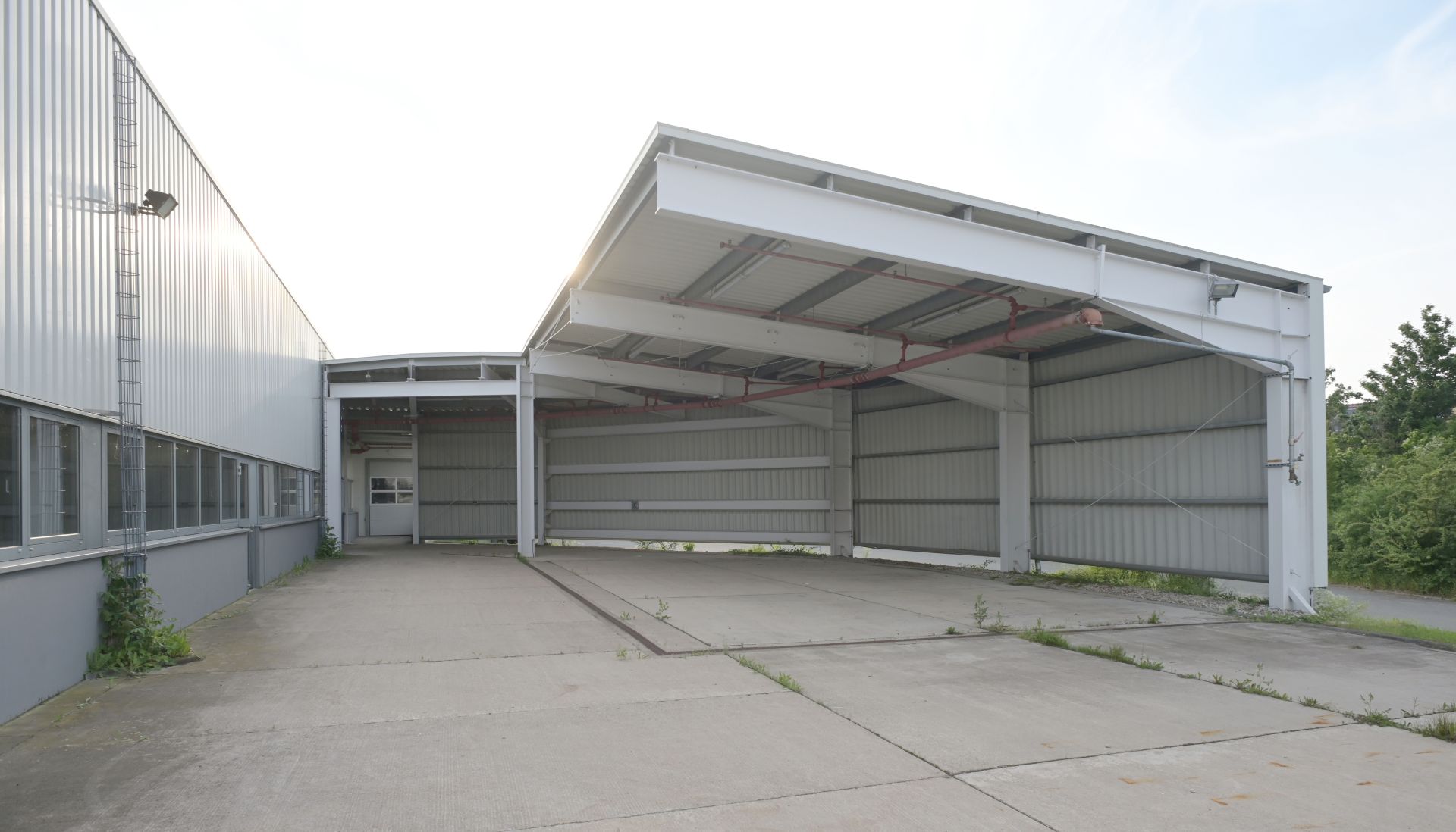 Ansicht Moderne Produktions- und Lagerhalle mit Rampenanlage im Gewerbestandort "Alte Ziegelei" Sömmerda