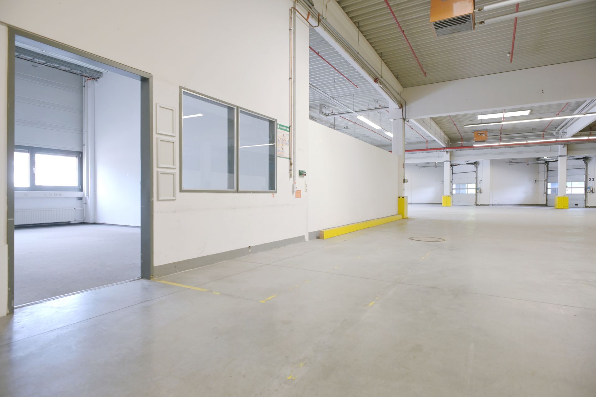 Ansicht Moderne Produktions- und Lagerhalle mit Rampenanlage im Gewerbestandort "Alte Ziegelei" Sömmerda