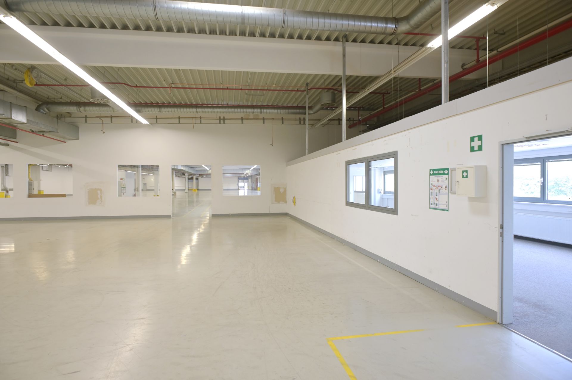 Ansicht Moderne Produktions- und Lagerhalle mit Rampenanlage im Gewerbestandort "Alte Ziegelei" Sömmerda