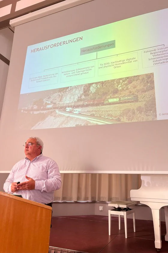 Speaker at the railway industry meeting in the Bad Salzungen graduation tower