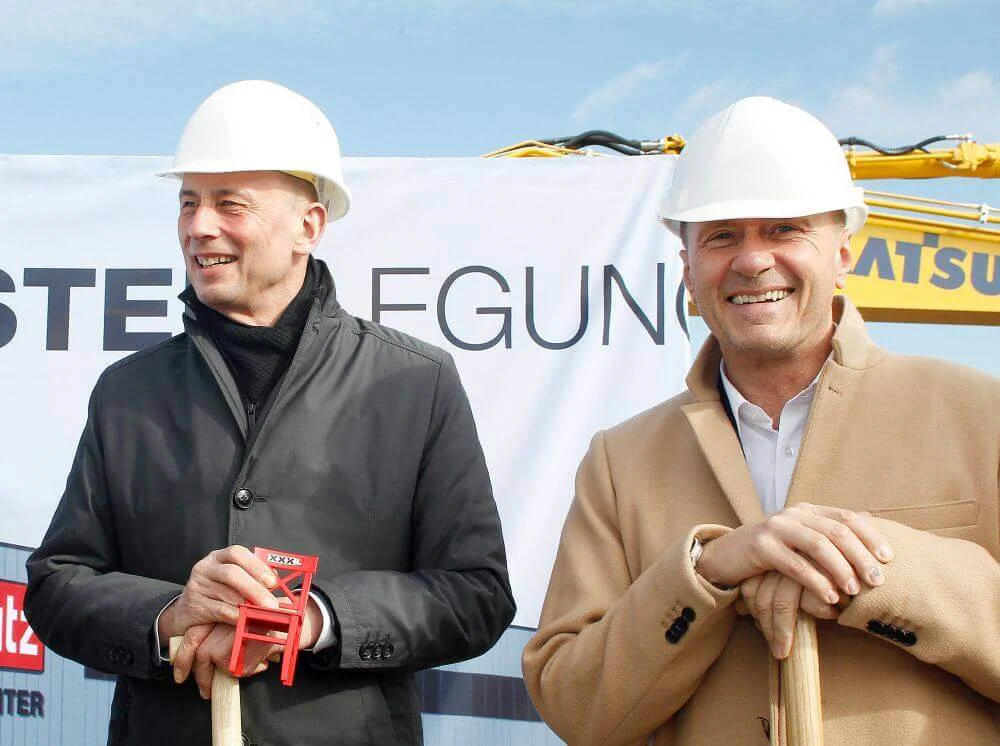 Partnerschaftliche Zusammenarbeit: Minister Wolfgang Tiefensee im Gespräch mit Alois Kobler.