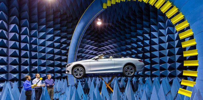 Test und Bewertung automobiler Funksysteme in der Virtuellen Straße – Simulations- und Testanlage des ThIMo. Bild: TU Ilmenau, ari