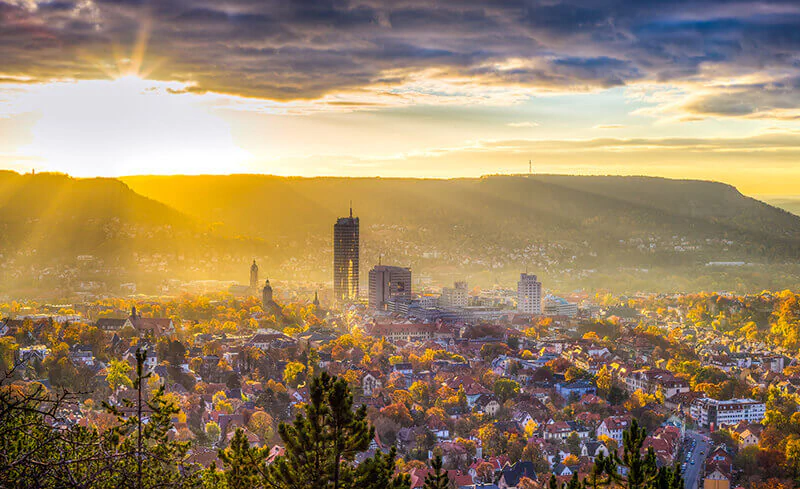 In Jena gründet die Versicherungsgruppe HUK-Coburg eine neue Niederlassung.