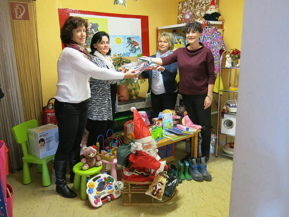 20 Spendenkartons machen Kindern Freude