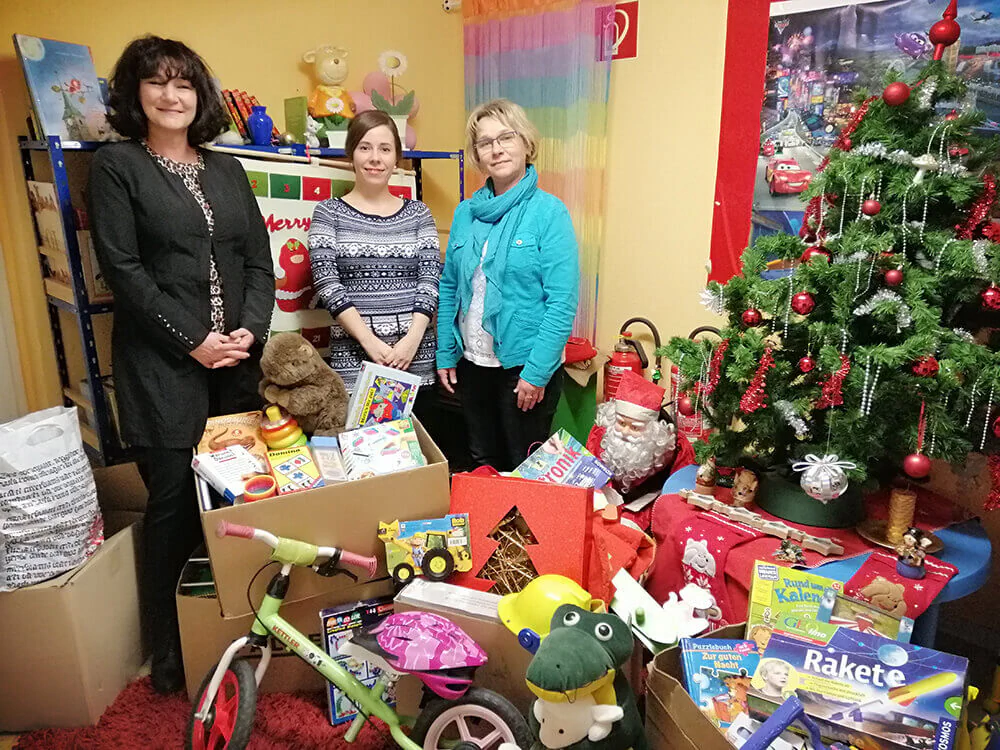 Bei der Spendenübergabe (v.l.): Anke Kalb, Anne Osterland und Simone Otto, Bild: LEG Thüringen