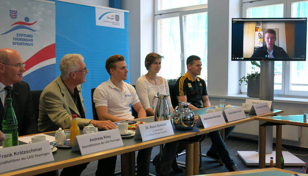 Nils Dunkel (Turnen) trainiert aktuell in Berlin und nahm via Skype am Pressegespräch in Erfurt teil. Nils Dunkel (Turnen) trainiert aktuell in Berlin und nahm via Skype am Pressegespräch in Erfurt teil.
