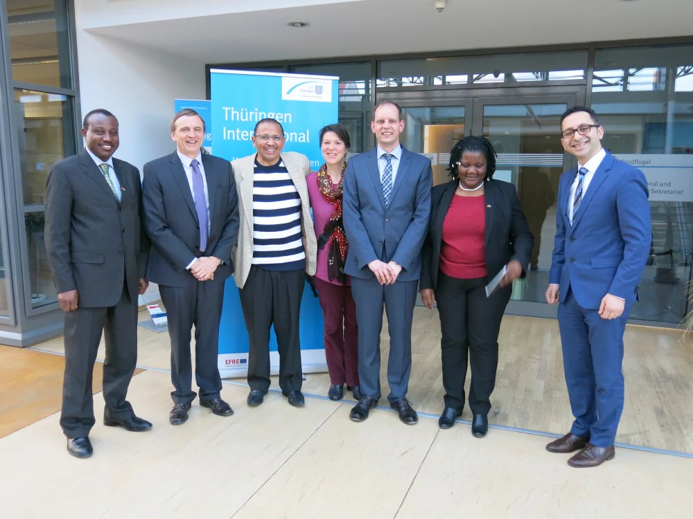 Zusammenarbeit mit Namibia: Wohnungsbau und Solarenergie stehen im Mittelpunkt