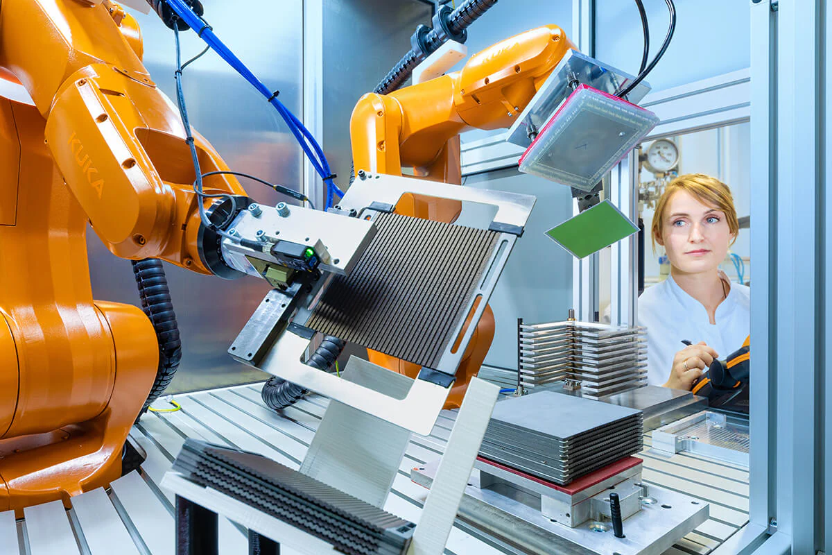 Die am Fraunhofer IKTS entwickelte Hochtemperatur-Elektrolyse-Stacktechnologie soll nun zusammen mit thyssenkrupp nucera in die industrielle Fertigung und Anwendung überführt werden. Bild: © Fraunhofer IKTS Hochtemperatur-Elektrolyse-Stacktechnologie