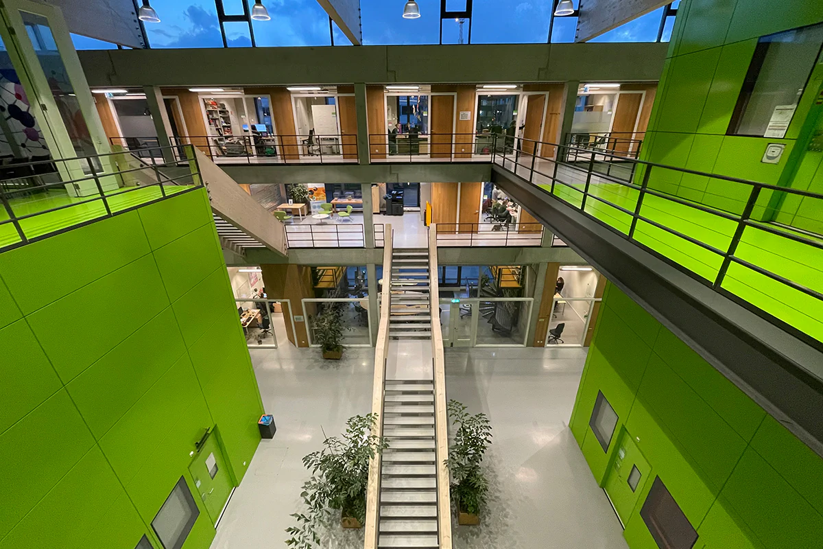 Auch ein Besuch des AMOLF in Amsterdam stand auf dem Programm, ein Institut für Grundlagenphysik mit hoher gesellschaftlicher Relevanz. Bild: LEG Thüringen AMOLF in Amsterdam