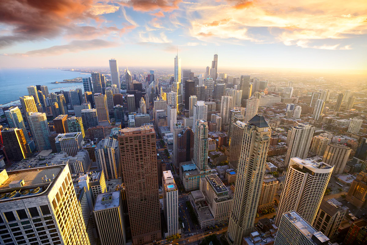 Luftaufnahme von Chicago bei Sonnenuntergang, Illinois, USA