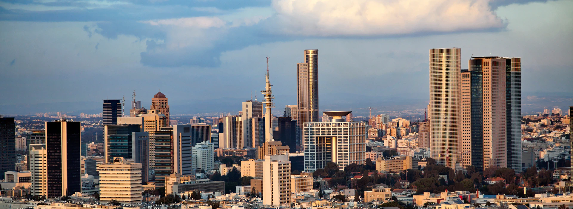 Bild: Eldad Carin / istockphoto.com Bildbeschreibung / description: Tel Aviv Skyline der Innenstadt