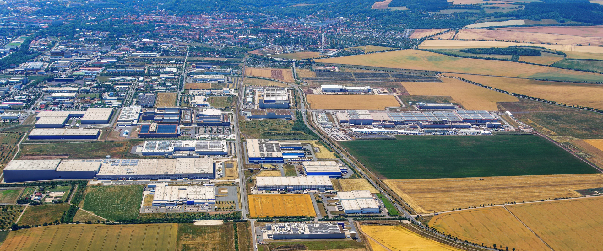 Bildbeschreibung / description: Luftaufnahme des Industriegebietes Erfurter Kreuz, umgeben von diversen landwirtschaftlich genutzten Flächen