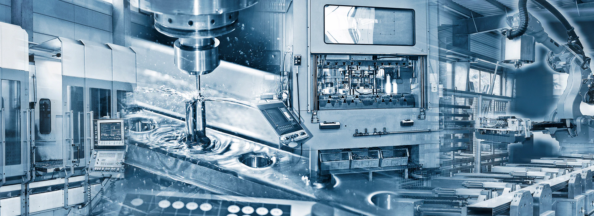 Bild: gopixa / istockphoto.com Bildbeschreibung / description: Produktion in der Industrie mit verschiedenen Maschinen