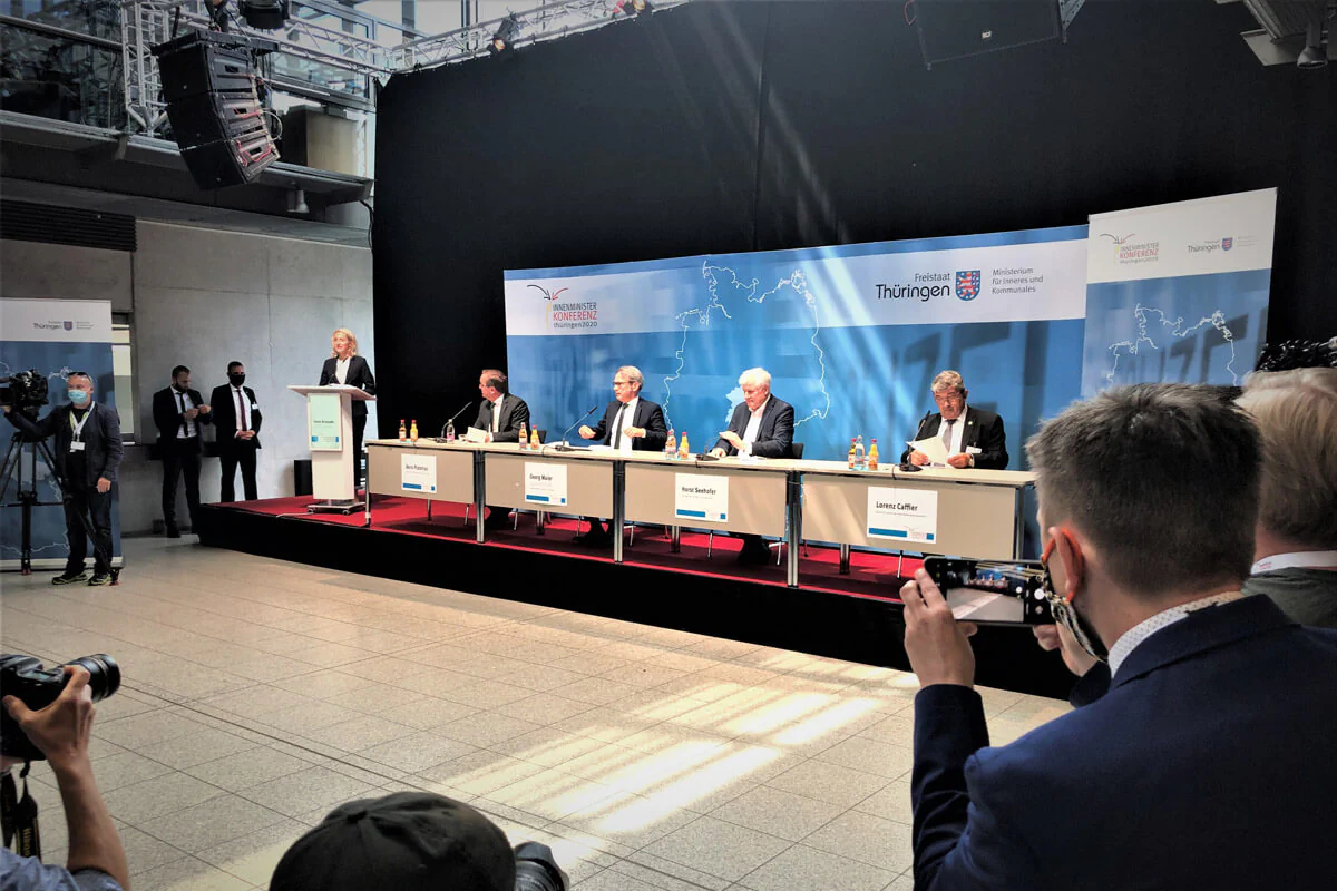 Bildbeschreibung / description: Pressekonferenz im COMCENTER Brühl